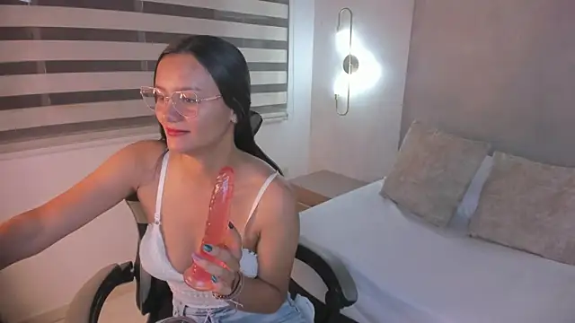 Snapshot of jade_callen chatting on May 28, 11:40 am jade callen online show from May 28, 11:40 am