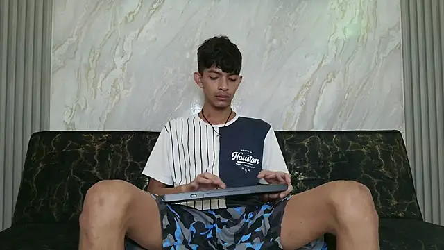 Snapshot of KITTY_BOSH chatting on May 15, 1:18 pm KITTY BOSH online show from May 15, 1:18 pm