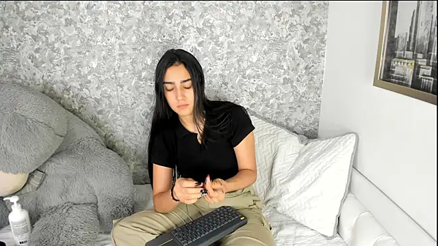 Anika H online show from May 2, 1:05 pm