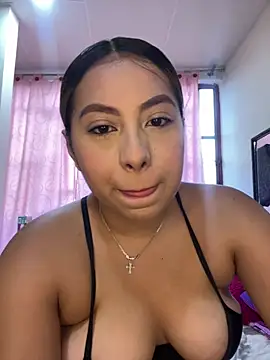 Snapshot of Emiily_joee_ chatting on May 22, 9:31 pm Emiily joee online show from May 22, 9:31 pm