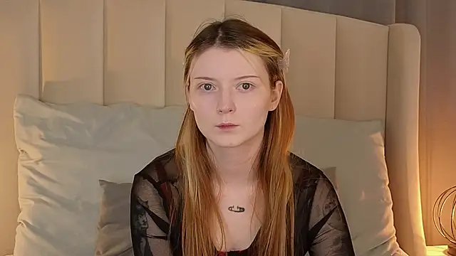 Snapshot of AlyssFrost chatting on May 1, 2:27 am AlyssFrost online show from May 1, 2:27 am