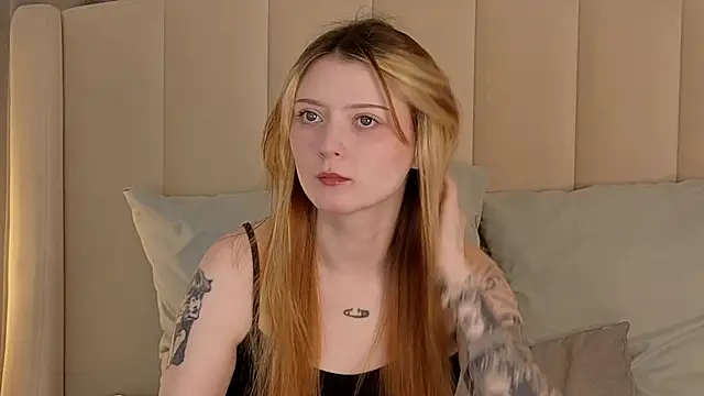 Snapshot of AlyssFrost chatting on May 7, 2:50 am AlyssFrost online show from May 7, 2:50 am