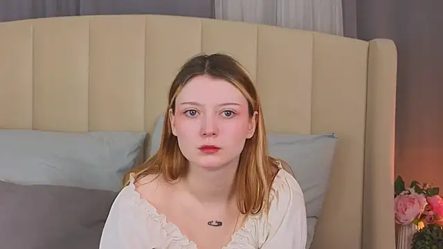 Snapshot of AlyssFrost chatting on May 23, 2:50 am AlyssFrost online show from May 23, 2:50 am