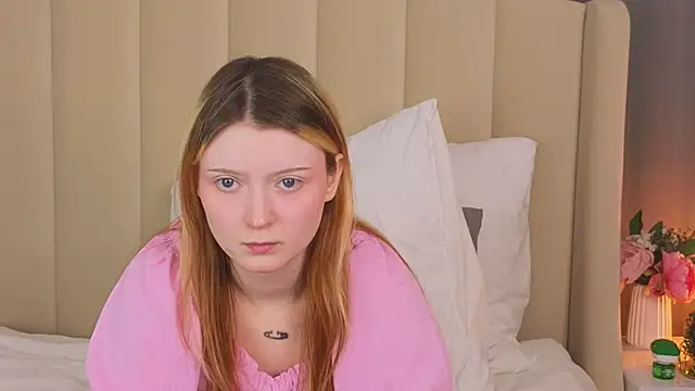 Snapshot of AlyssFrost chatting on May 29, 3:59 am AlyssFrost online show from May 29, 3:59 am