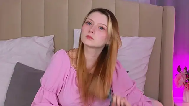 Snapshot of AlyssFrost chatting on June 9, 2:45 am AlyssFrost online show from June 9, 2:45 am