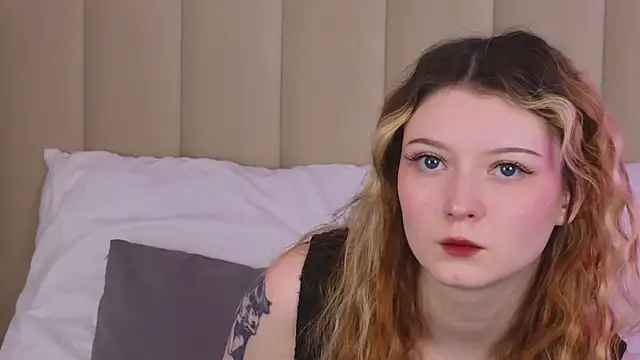 Snapshot of AlyssFrost chatting on June 16, 3:31 am AlyssFrost online show from June 16, 3:31 am