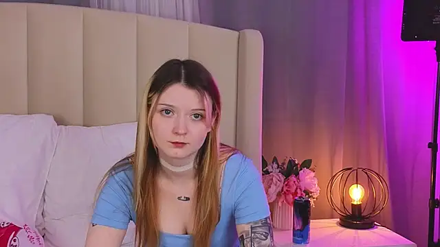 Snapshot of AlyssFrost chatting on June 18, 9:14 am AlyssFrost online show from June 18, 9:14 am