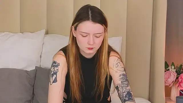 Snapshot of AlyssFrost chatting on June 23, 2:53 am AlyssFrost online show from June 23, 2:53 am