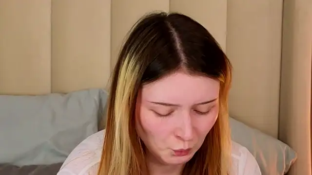 Snapshot of AlyssFrost chatting on July 7, 3:09 am AlyssFrost online show from July 7, 3:09 am