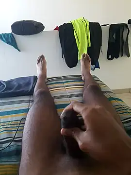 Snapshot of isuru_lakshan chatting on February 17, 12:01 pm isuru lakshan online show from February 17, 12:01 pm