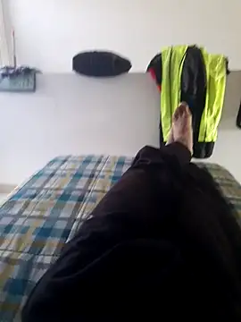 Snapshot of isuru_lakshan chatting on March 2, 10:00 am isuru lakshan online show from March 2, 10:00 am