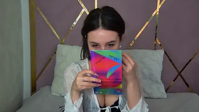 LanaLedger online show from May 2, 11:04 am