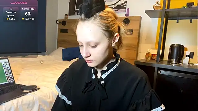 TriciaHartery online show from March 14, 5:18 pm