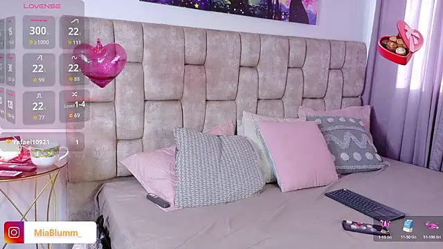 MiiaBlumm  online show from February 20, 1:11 pm