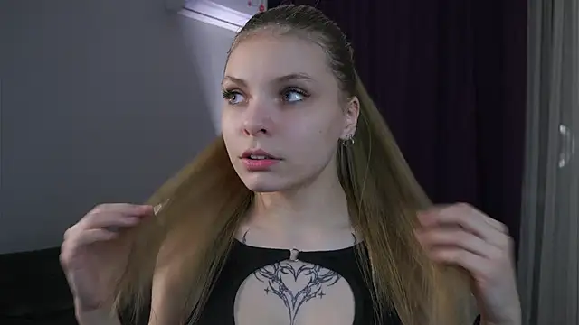 ZofiaPantano online show from March 8, 2:43 pm