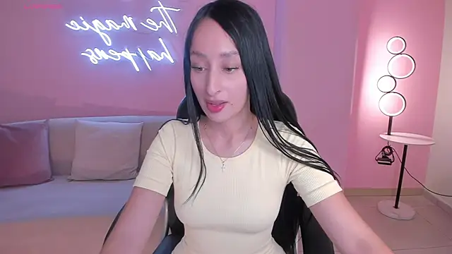 Snapshot of AmaraDivine chatting on May 17, 11:34 pm AmaraDivine online show from May 17, 11:34 pm