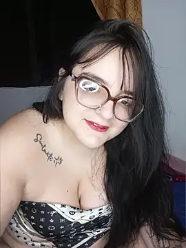 Snapshot of daphneev chatting on June 4, 1:44 am daphneev online show from June 4, 1:44 am