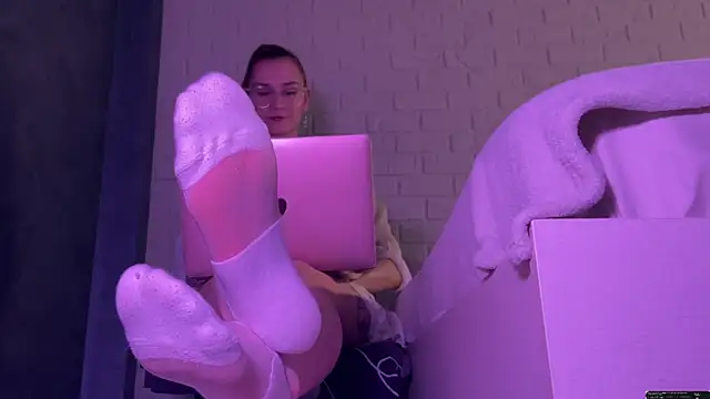 missmiroslava online show from April 25, 2:25 pm