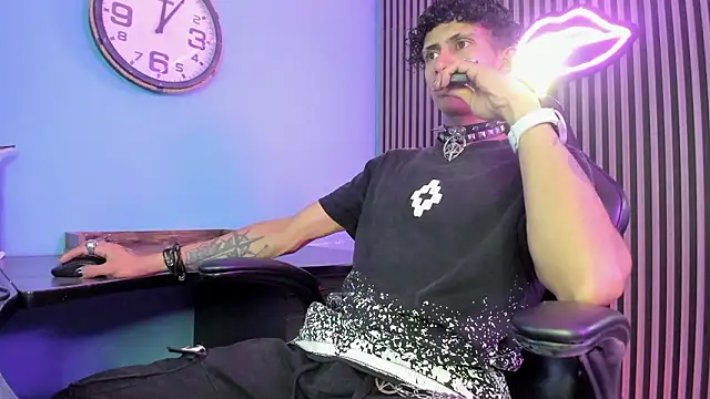 Maximoking26 online show from March 1, 4:14 am