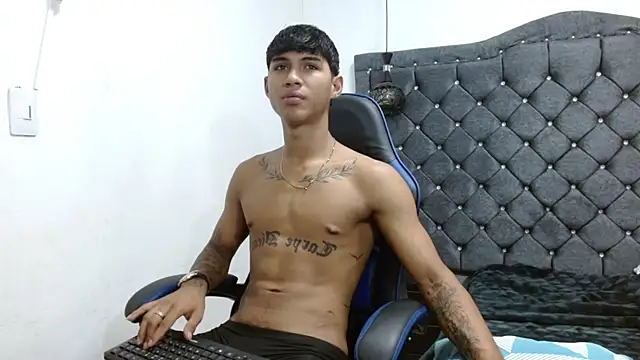 Snapshot of luka_big18 chatting on April 11, 6:51 am luka big18 online show from April 11, 6:51 am