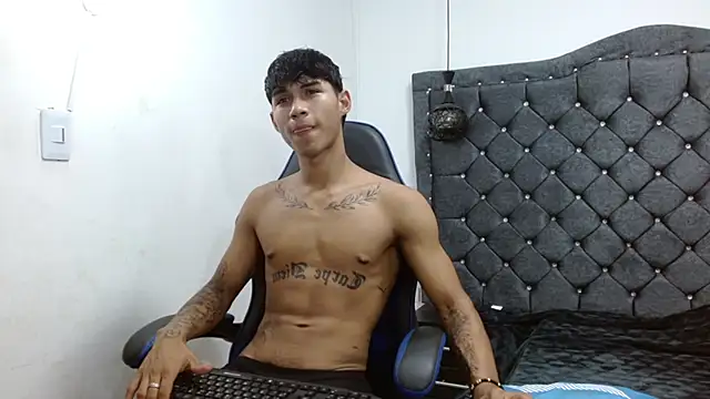 Snapshot of luka_big18 chatting on April 13, 5:46 am luka big18 online show from April 13, 5:46 am