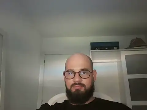 Snapshot of lachy2410 chatting on July 13, 1:03 pm lachy2410 online show from July 13, 1:03 pm