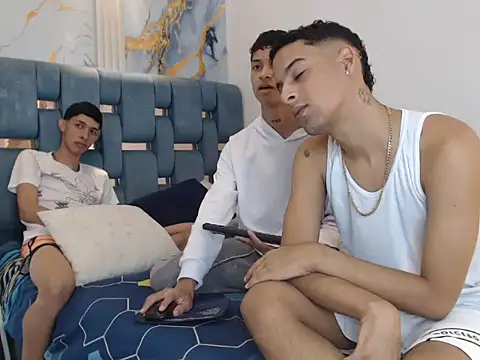 Snapshot of GOLD_BOYS chatting on February 19, 1:18 pm GOLD BOYS online show from February 19, 1:18 pm