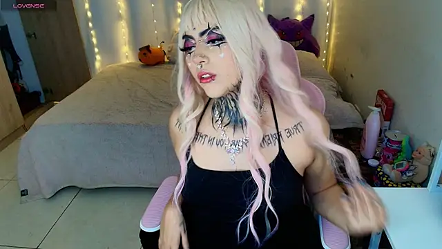 maliciaXpoison online show from April 30, 11:42 pm