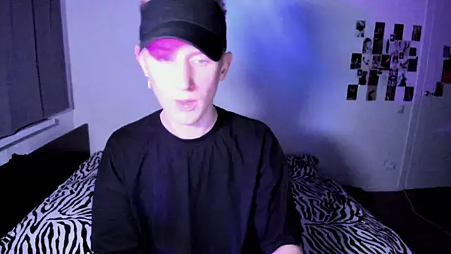 Snapshot of vence_dor chatting on February 18, 6:59 pm vence dor online show from February 18, 6:59 pm