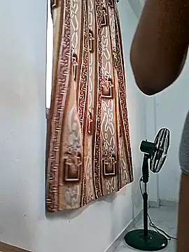 Snapshot of Queen_Saara chatting on March 23, 12:31 pm Queen Saara online show from March 23, 12:31 pm