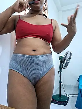 Snapshot of Queen_Saara chatting on April 9, 4:12 am Queen Saara online show from April 9, 4:12 am