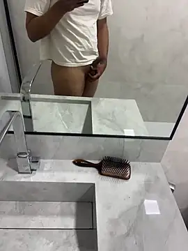 Snapshot of twink231 chatting on June 10, 12:11 am twink231 online show from June 10, 12:11 am