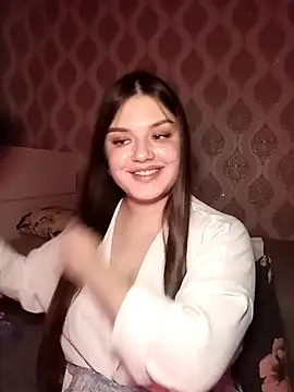 SophieLees online show from February 17, 9:10 pm