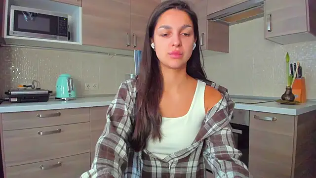 Snapshot of AngelGabe chatting on February 27, 9:31 am AngelGabe online show from February 27, 9:31 am