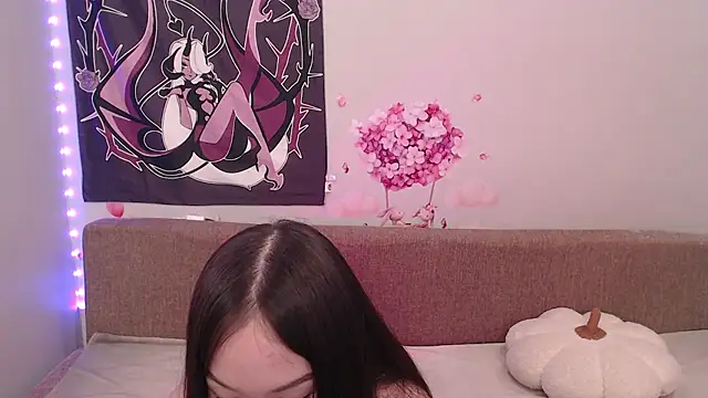 Snapshot of AhriStellar chatting on May 16, 7:34 pm AhriStellar online show from May 16, 7:34 pm