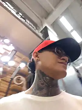 Snapshot of Maxtor_ chatting on February 28, 11:28 pm Maxtor online show from February 28, 11:28 pm