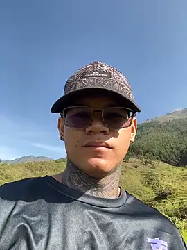 Snapshot of Maxtor_ chatting on March 1, 1:35 pm Maxtor online show from March 1, 1:35 pm