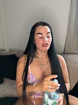 Snapshot of Darkfantisyx chatting on March 12, 3:40 pm Darkfantisyx online show from March 12, 3:40 pm