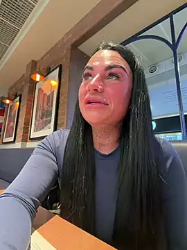 Snapshot of Darkfantisyx chatting on March 15, 3:45 am Darkfantisyx online show from March 15, 3:45 am