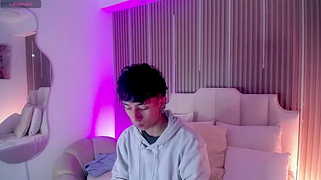 Aiden Rivers  online show from March 1, 1:02 pm