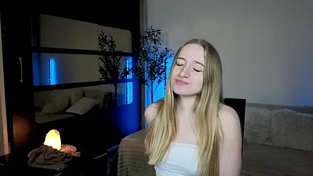Oxy Foxie online show from May 10, 8:58 pm