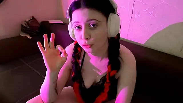 MindyMinty online show from March 13, 5:03 am