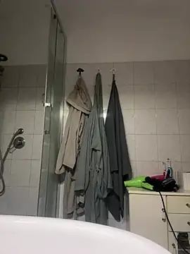 Snapshot of Tiziano94 chatting on February 20, 1:11 pm Tiziano94 online show from February 20, 1:11 pm