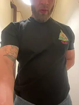 Snapshot of Tiziano94 chatting on March 8, 4:44 pm Tiziano94 online show from March 8, 4:44 pm