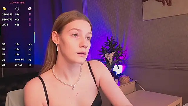 Vanessa  Lui online show from February 18, 3:41 pm