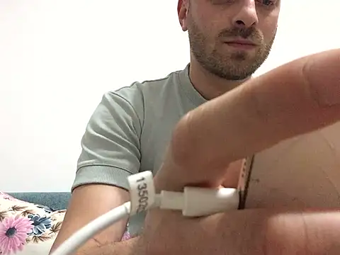 Snapshot of Scarbau chatting on May 30, 11:02 pm Scarbau online show from May 30, 11:02 pm