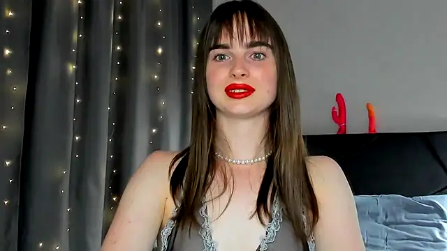 megann fox2 online show from June 15, 6:32 pm