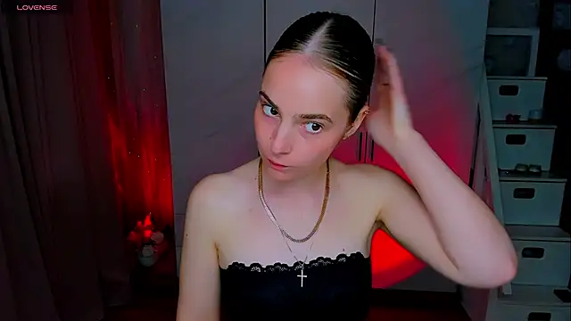 Maddy Wood  online show from June 19, 4:55 pm