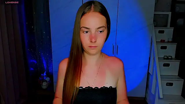 Maddy Wood  online show from June 23, 4:27 pm