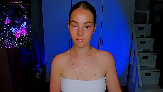Maddy Wood  online show from July 1, 9:22 am